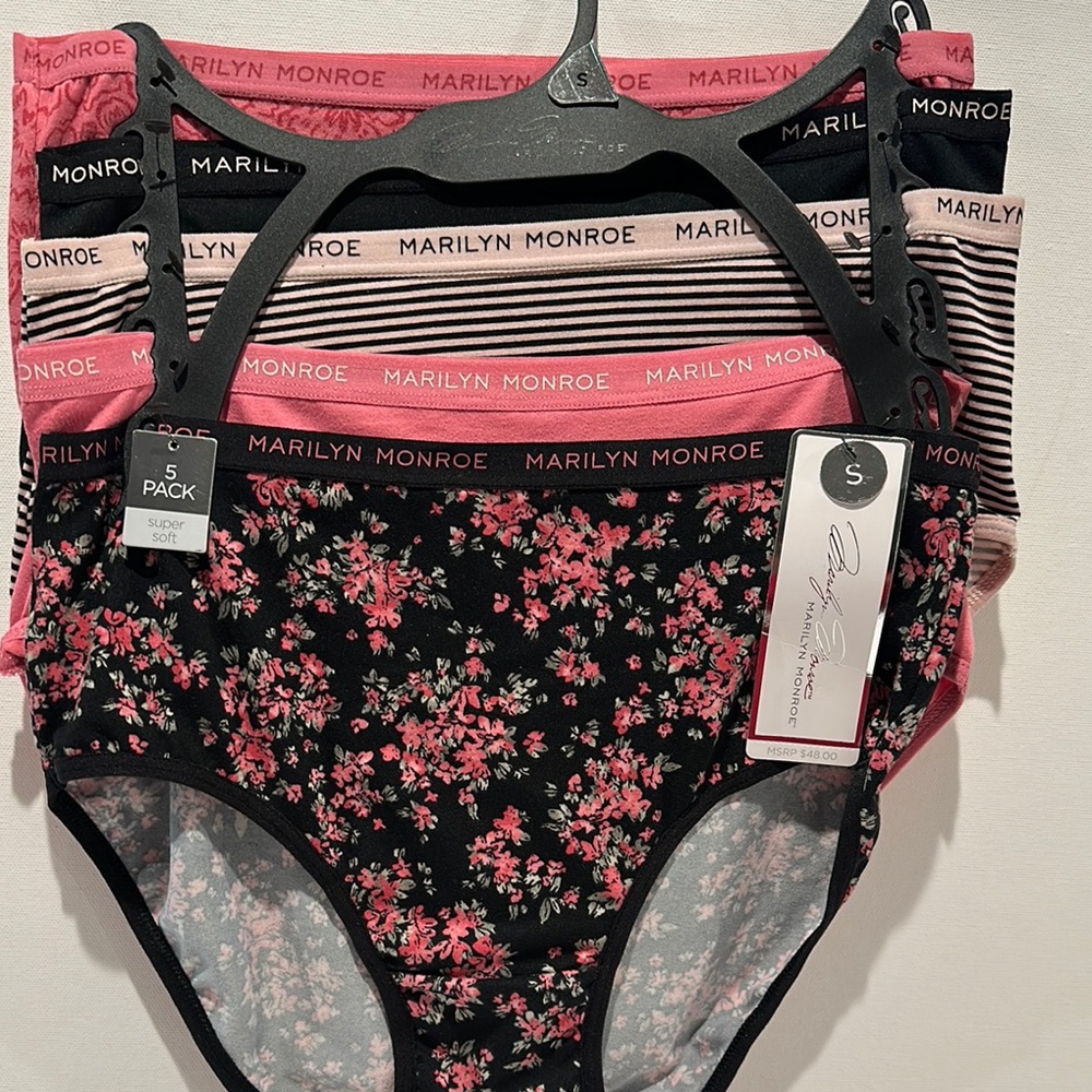 Neither Marilyn Monroe (5) pack super soft panties. Size S